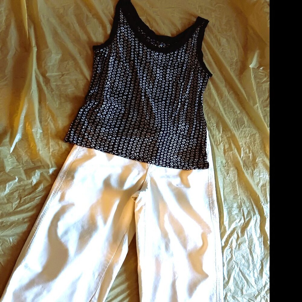 WOMEN'S WIDE-LEGGED OFF-WHITE (CREAM) JEANS, 6 & COORDINATED A. TAYLOR SHIRT, SM